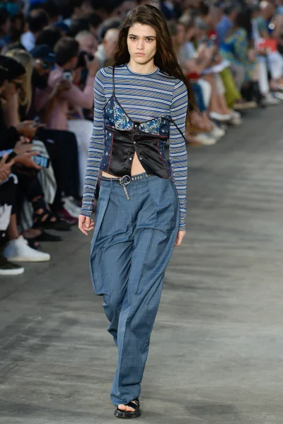 Look 18